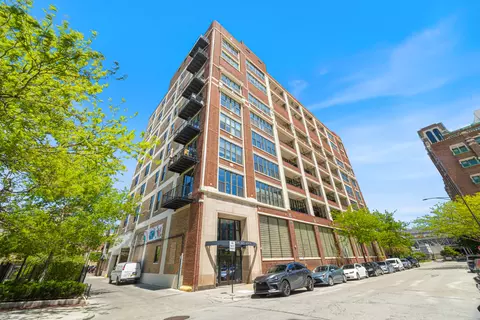 320 E 21st St #402, Chicago, IL 60616