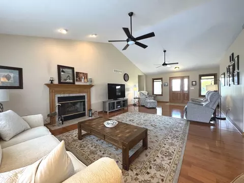Living - 2665 Pine Tree Turn, Kankakee, IL 60901 photo 2 of 5