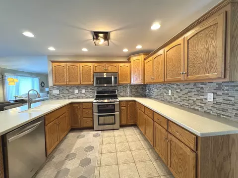 Kitchen - 2665 Pine Tree Turn, Kankakee, IL 60901 photo 3 of 4