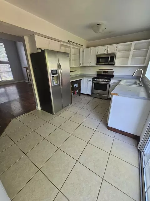 Kitchen - 3238 Gresham Ln E, Aurora, IL 60504 photo 1 of 2