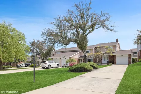 1168 Hertford Ct, Wheaton, IL 60189