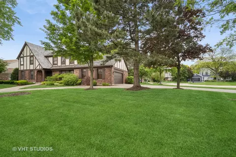 4216 Yorkshire Ln, Northbrook, IL 60062