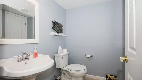 Bath - 302 Gambel Ct, Normal, IL 61761 photo 2 of 7