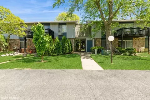 942 E Old Willow Rd #101, Prospect Heights, IL 60070