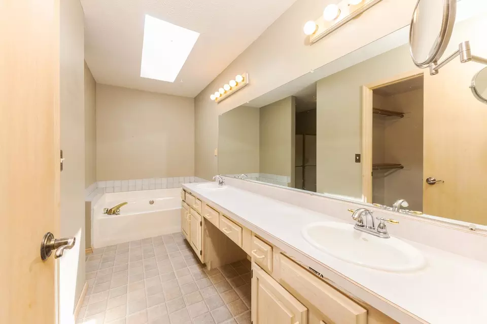  2321 Woodhavens Dr, Bloomington, IL 61701 photo 19