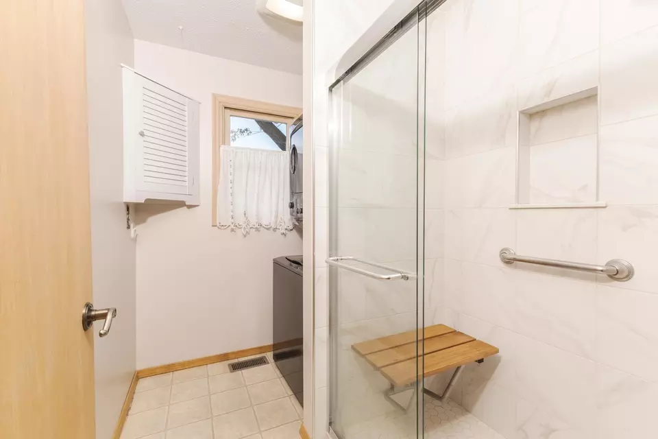  2321 Woodhavens Dr, Bloomington, IL 61701 photo 13