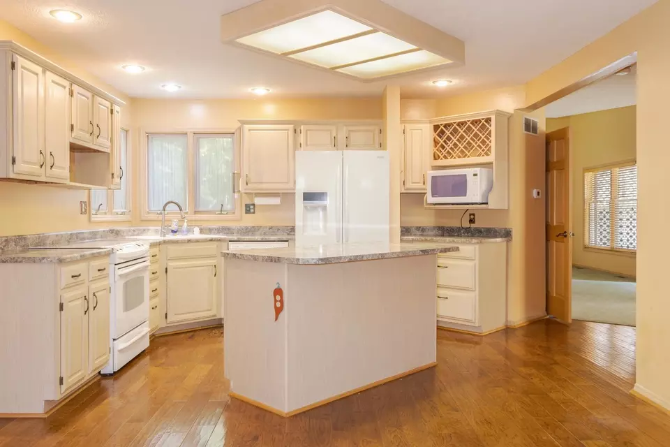  2321 Woodhavens Dr, Bloomington, IL 61701 photo 7