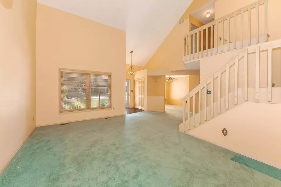  2321 Woodhavens Dr, Bloomington, IL 61701 photo 5