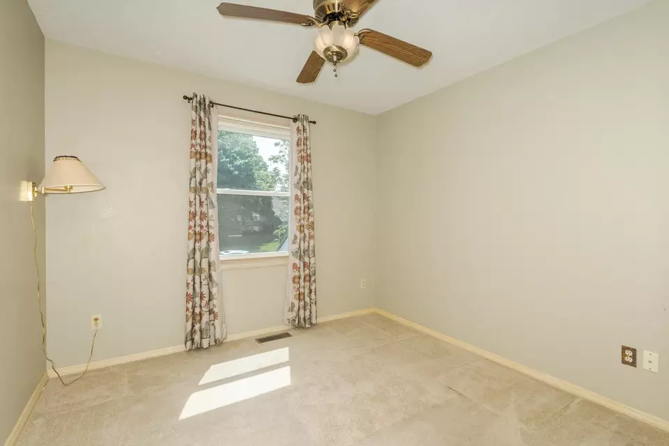  2321 Woodhavens Dr, Bloomington, IL 61701 photo 21