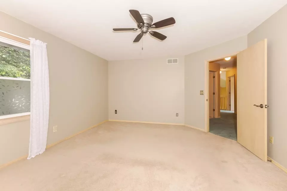  2321 Woodhavens Dr, Bloomington, IL 61701 photo 17