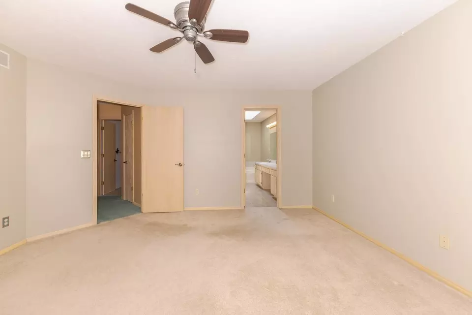  2321 Woodhavens Dr, Bloomington, IL 61701 photo 18