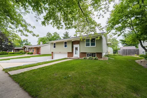 817 N Mohave Dr, Pontiac, IL 61764