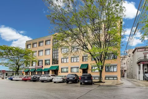 4751 N Artesian Ave #206, Chicago, IL 60625
