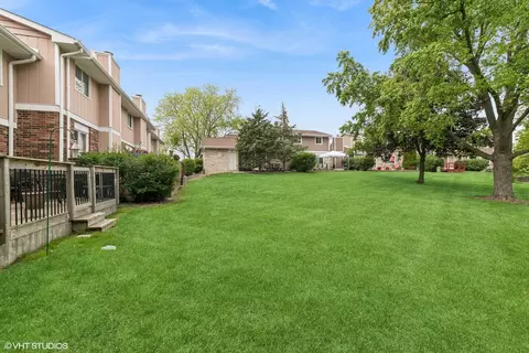 1111 Rhodes Ct, Wheaton, IL 60189 photo 16