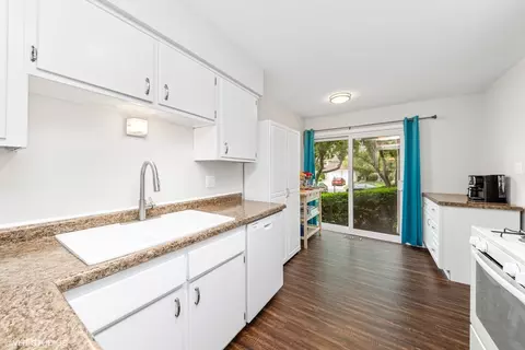 1111 Rhodes Ct, Wheaton, IL 60189 photo 8