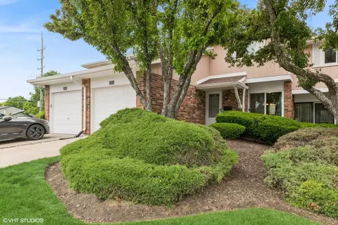 1111 Rhodes Ct, Wheaton, IL 60189