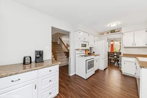 1111 Rhodes Ct, Wheaton, IL 60189 photo 7