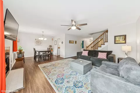 1111 Rhodes Ct, Wheaton, IL 60189 photo 2