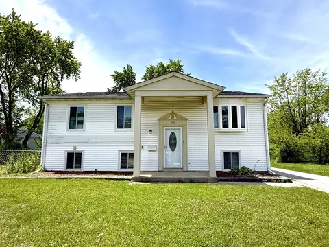 35 S Chestnut Ct, Glenwood, IL 60425