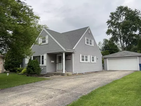 528 Hilltop Ave, Bradley, IL 60915