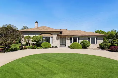 2 Hamilton Ln, Oak Brook, IL 60523 photo 3