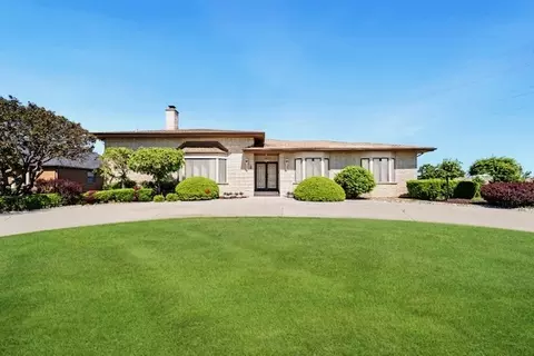 2 Hamilton Ln, Oak Brook, IL 60523 photo 24