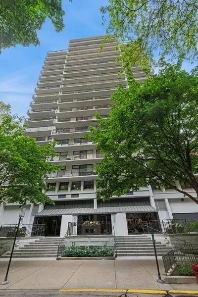 1430 N Astor St #11C, Chicago, IL 60610