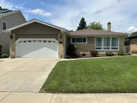1330 N Mitchell Ave, Arlington Heights, IL 60004