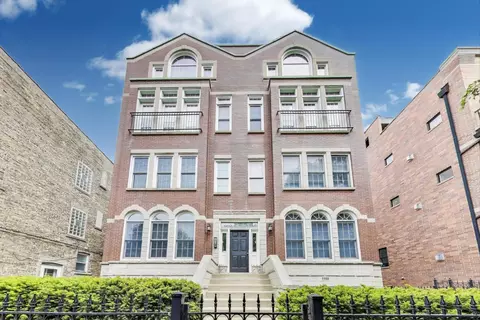 1952 W Fletcher St #2W, Chicago, IL 60657