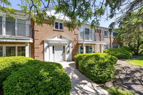 1120 N Farnsworth Ave #2C, Aurora, IL 60505