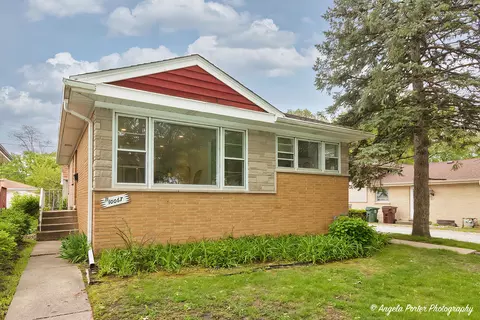 10067 Lavergne Ave, Skokie, IL 60077