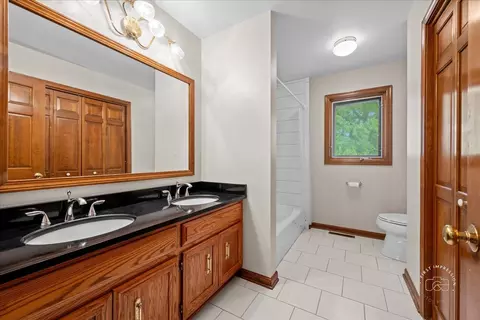560 Braemar Ave, Naperville, IL 60563 photo 36