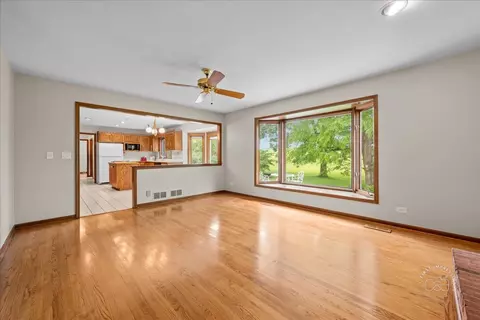 560 Braemar Ave, Naperville, IL 60563 photo 20