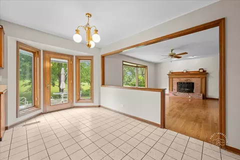 560 Braemar Ave, Naperville, IL 60563 photo 19