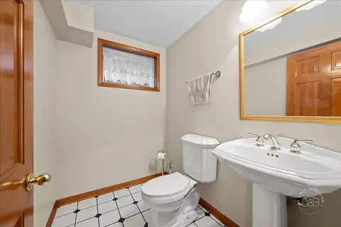 560 Braemar Ave, Naperville, IL 60563 photo 41