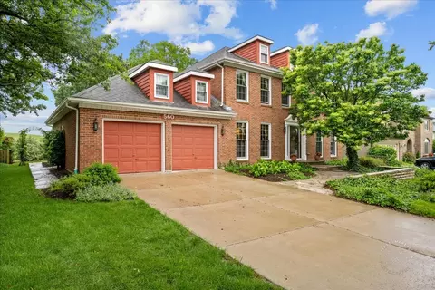 560 Braemar Ave, Naperville, IL 60563