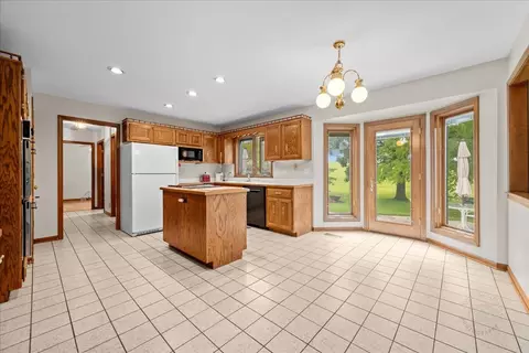 560 Braemar Ave, Naperville, IL 60563 photo 17
