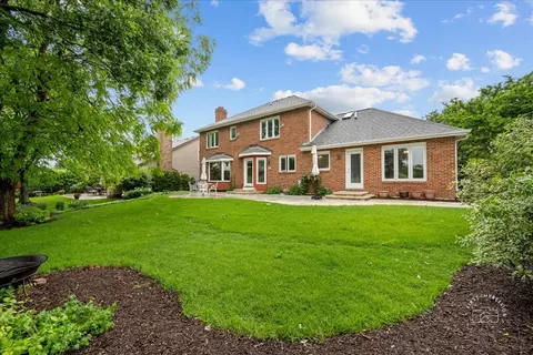 560 Braemar Ave, Naperville, IL 60563 photo 2