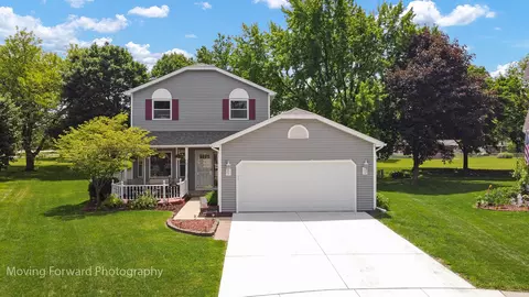 150 Meadows Ct, Sugar Grove, IL 60554