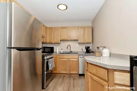 Kitchen - 1503 Channel Beach Ave, Johnsburg, IL 60051 photo 2 of 4