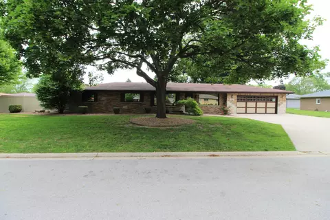 566 Ivy Ln, Bradley, IL 60915
