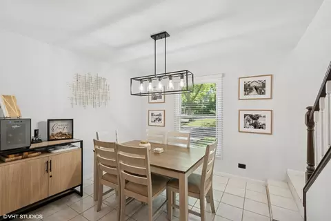 Dining - 109 College Xing, Rolling Meadows, IL 60008 photo 4 of 4