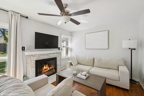 Living - 109 College Xing, Rolling Meadows, IL 60008 photo 2 of 3