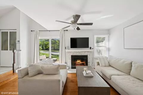 Living - 109 College Xing, Rolling Meadows, IL 60008 photo 3 of 3