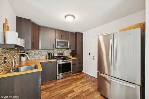 Kitchen - 109 College Xing, Rolling Meadows, IL 60008 photo 1 of 3