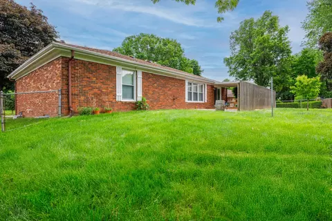 Exterior - 203 S Hershey Rd, Bloomington, IL 61704 photo 7 of 9
