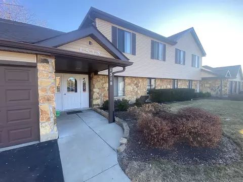 1518 Harbour Ct #2A, Schaumburg, IL 60193