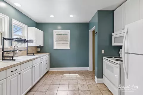 Kitchen - 493 S Cannon Ave, Kankakee, IL 60901 photo 3 of 3