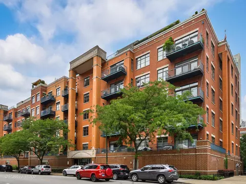 550 W Fulton St #404, Chicago, IL 60661