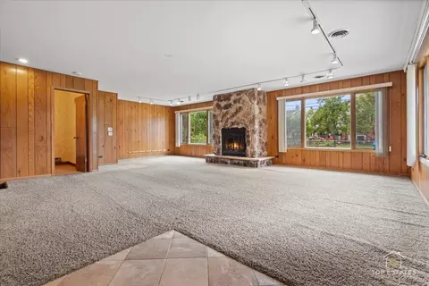 9258 Clancy Dr, Des Plaines, IL 60016 photo 13